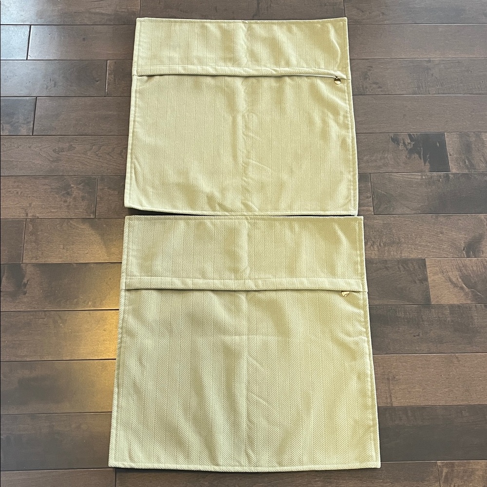 2 Sage Green pillow covers with heart zipper - Picture 2 of 11